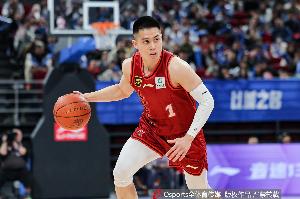 开云-今天没手感啊！陈盈骏10中3&amp;三分5中1拿到10分6篮板4助攻