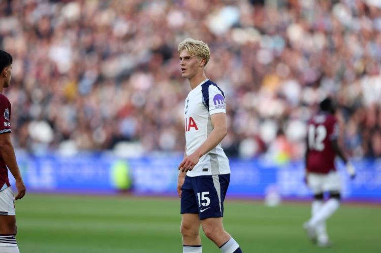 开云在线-热刺官方:贝里瓦尔对多特时高位踝关节扭伤 周五接受了脚踝手术